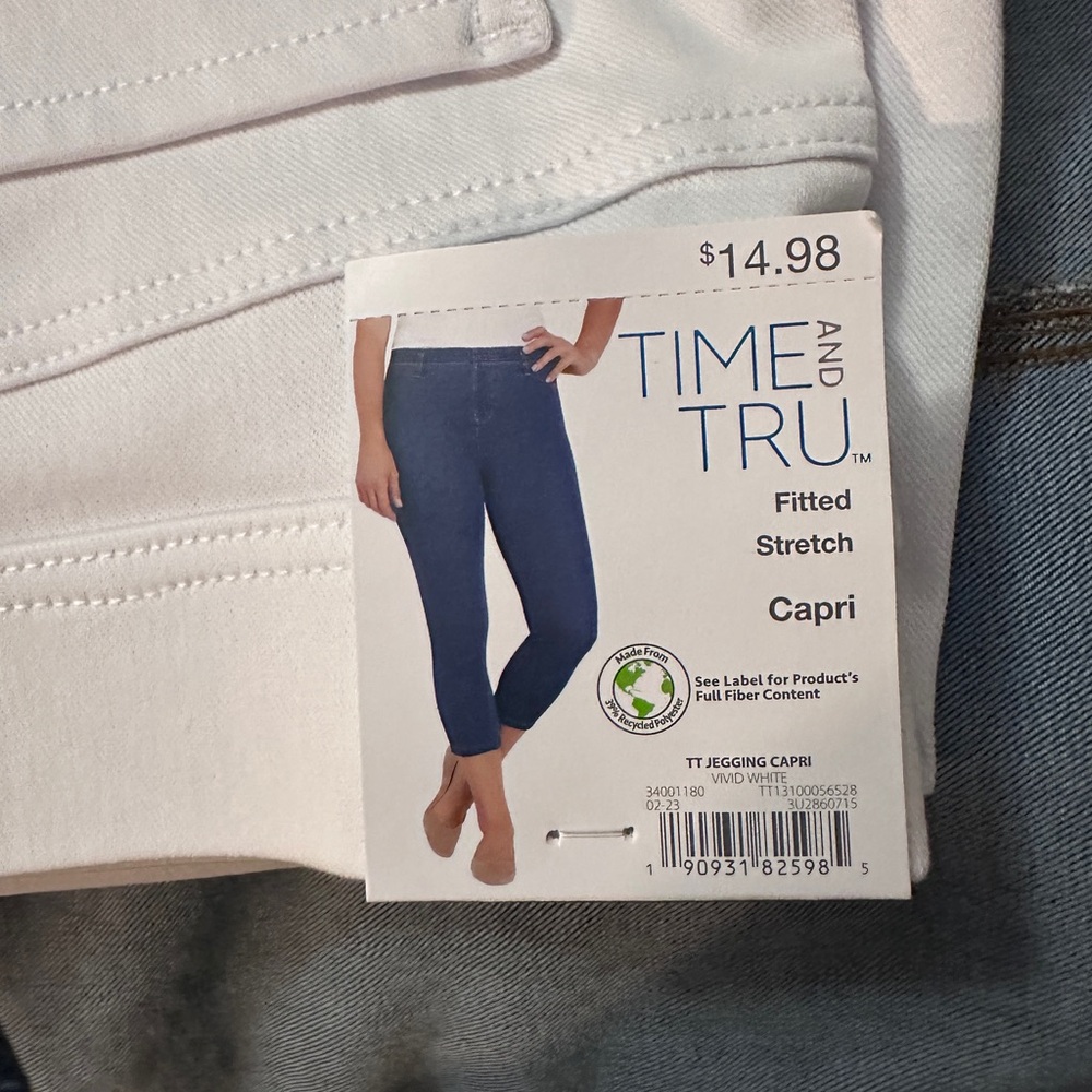 Time and Tru Fitted Stretch White Capri